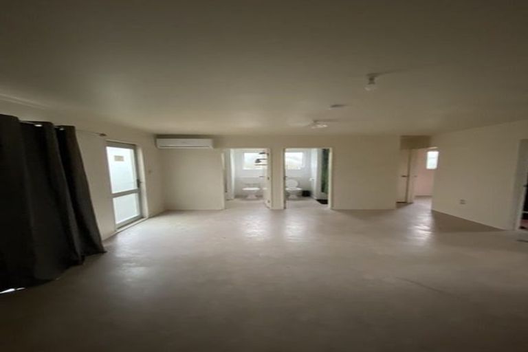 Photo of property in 11 Shamrock Lane, Te Atatu Peninsula, Auckland, 0610