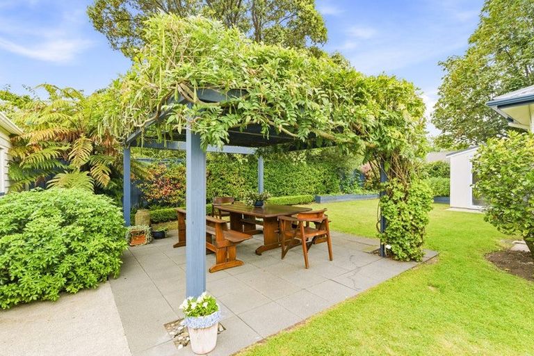 Photo of property in 3 Selwyn Crescent, College Estate, Whanganui, 4500
