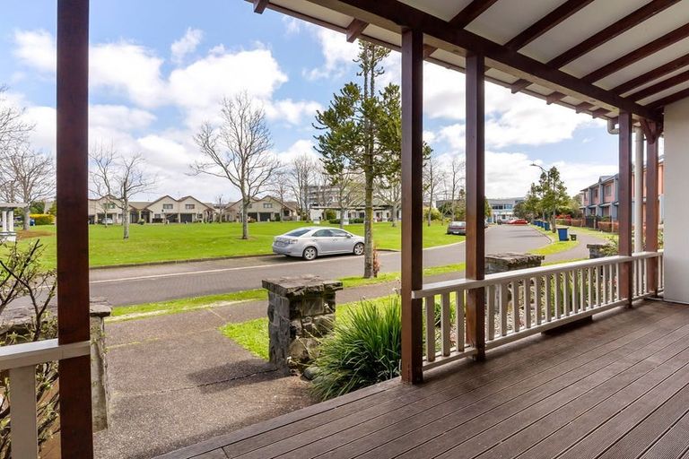Photo of property in 3/8 Tuscany Way, Te Atatu Peninsula, Auckland, 0610