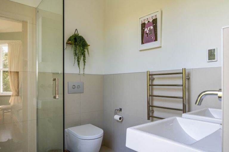 Photo of property in 164 Paremata Road, Paremata, Porirua, 5024