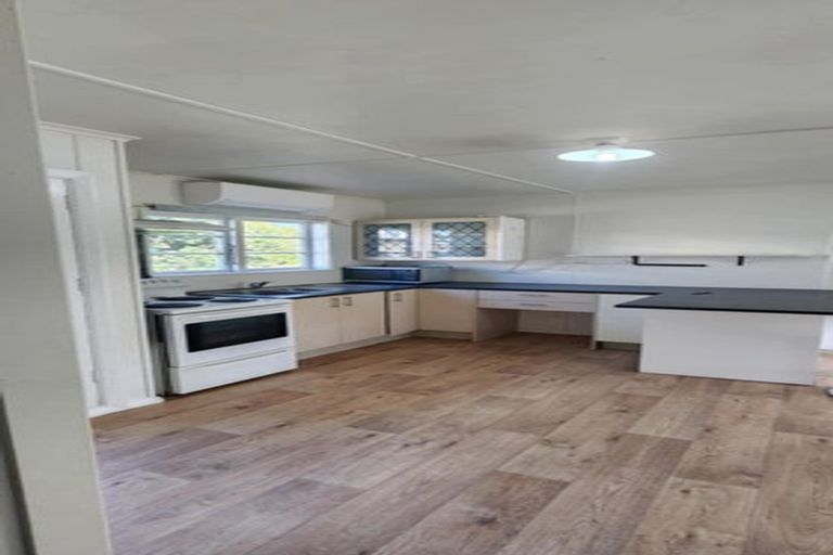 Photo of property in 18 Collins Avenue, Tawa, Wellington, 5028