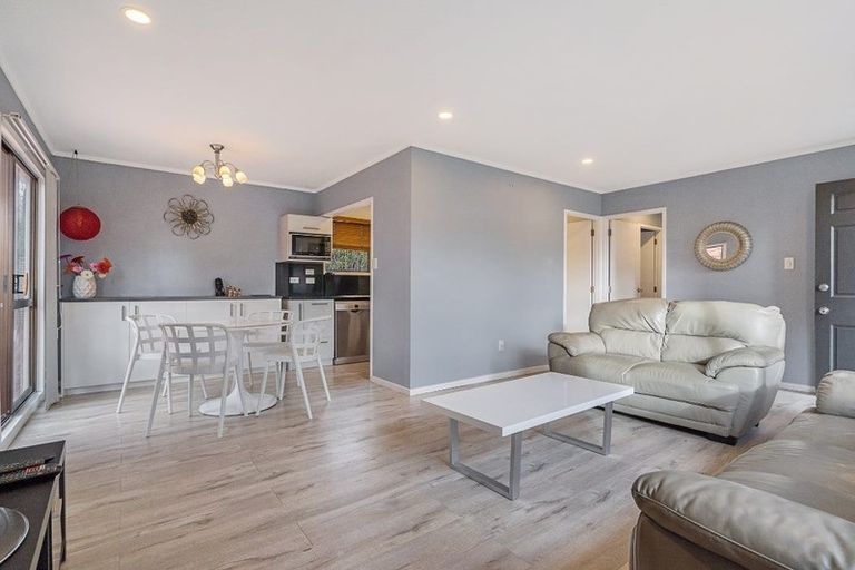 Photo of property in 109 Kemp Road, Massey, Auckland, 0614