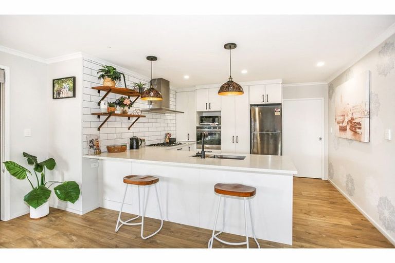 Photo of property in 22 Kauri Drive, Waiuku, 2123