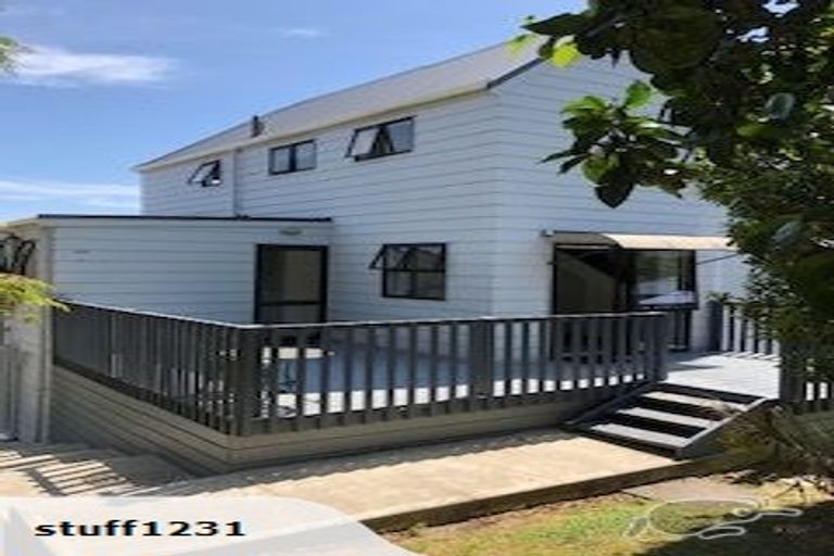 Photo of property in 8 Kingsclere Place, Goodwood Heights, Auckland, 2105
