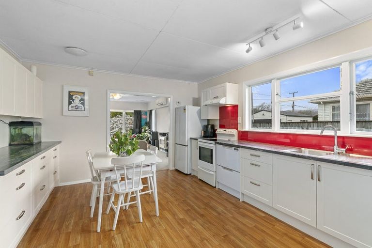 Photo of property in 185 Wainuiomata Road, Wainuiomata, Lower Hutt, 5014