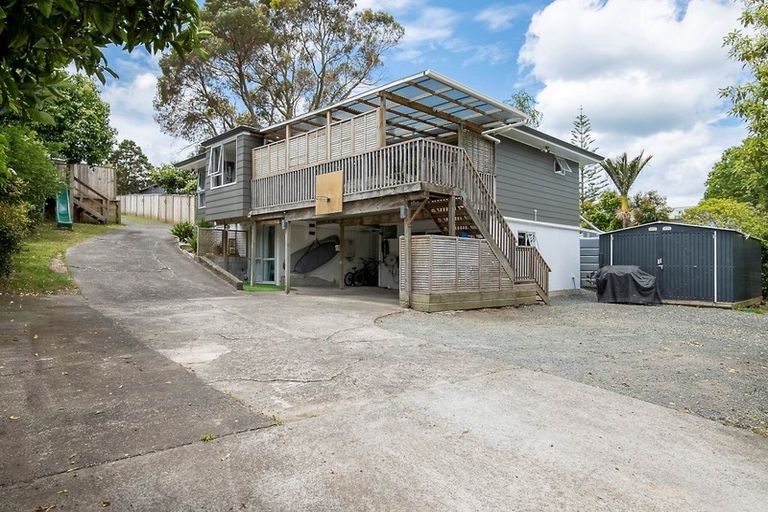 Photo of property in 77 Brian Crescent, Stanmore Bay, Whangaparaoa, 0932