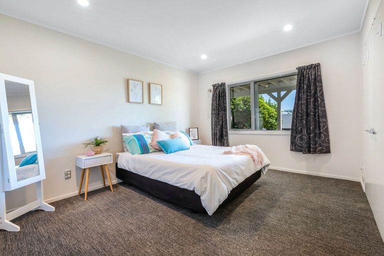 Photo of property in 22 Molyneux Close, Whitby, Porirua, 5024