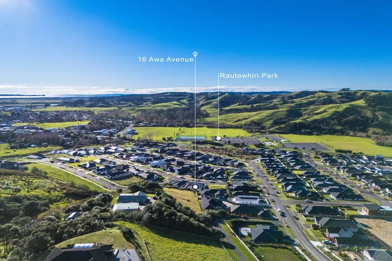 Photo of property in 16 Awa Avenue, Helensville, 0800