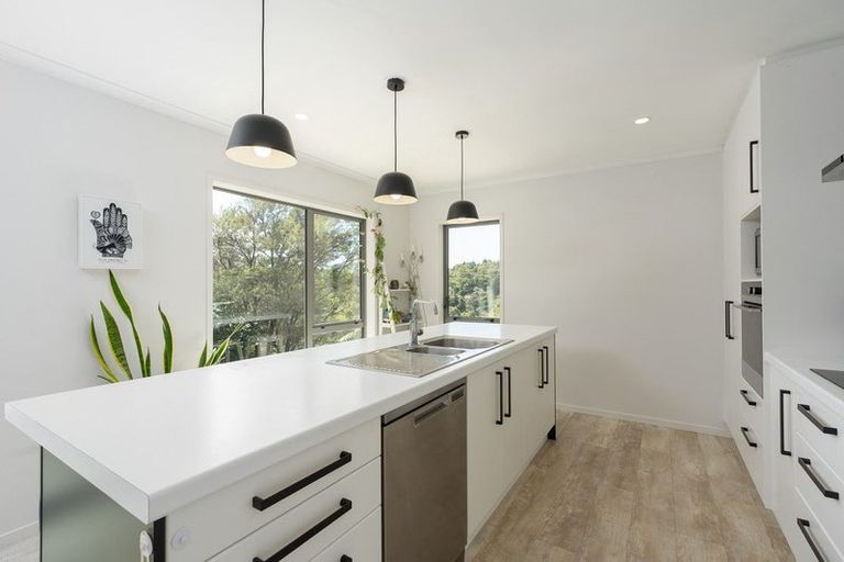 Photo of property in 33 Ngapuke Lane, Parua Bay, Onerahi, 0192