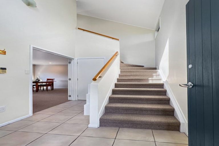 Photo of property in 14a Mchardy Place, Glenfield, Auckland, 0627