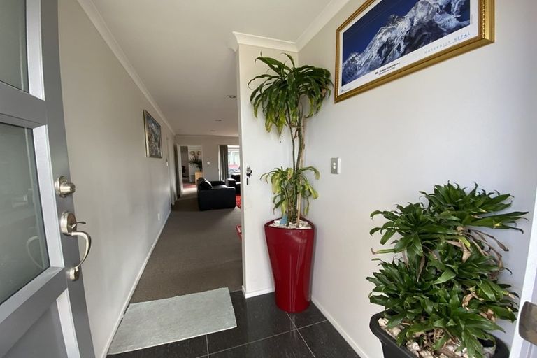 Photo of property in 8 Whekau Drive, Takanini, 2112