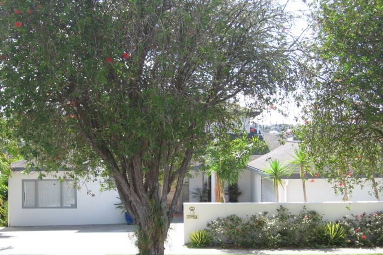 Photo of property in 18 Beechwood Road, Rothesay Bay, Auckland, 0630