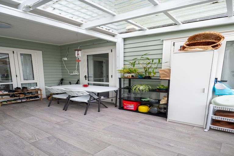 Photo of property in 11 Stitchbird Crescent, Papakura, 2110