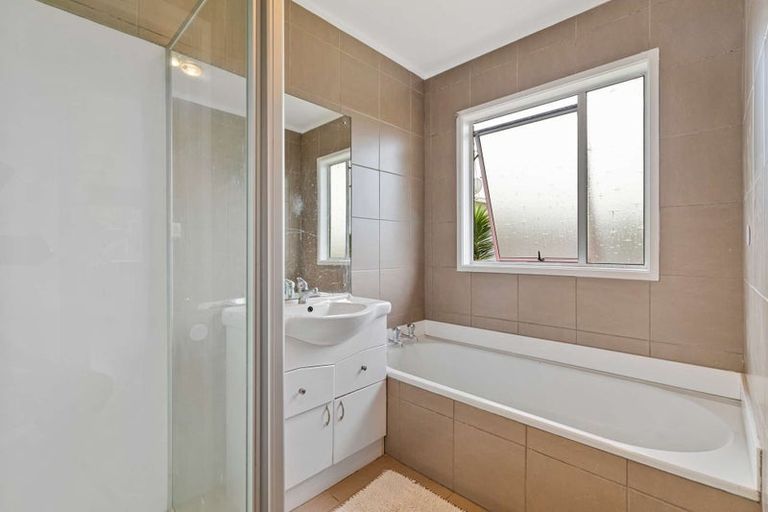 Photo of property in 1/25a Tidal Road, Mangere, Auckland, 2022