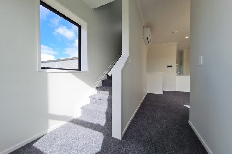 Photo of property in 8/5 Peachgrove Road, Te Atatu Peninsula, Auckland, 0610