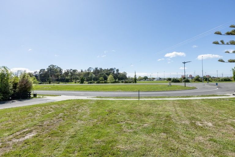 Photo of property in 61 Oak Road, Poraiti, Napier, 4112