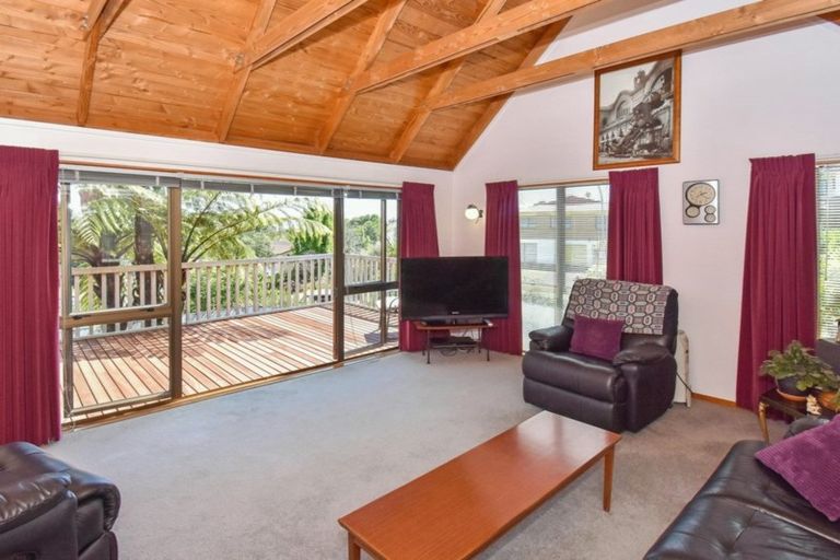 Photo of property in 7 Elsted Place, Goodwood Heights, Auckland, 2105