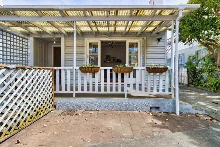 Photo of property in 2/33 Nuffield Avenue, Marewa, Napier, 4110