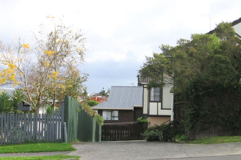 Photo of property in 1/133 Botany Road, Botany Downs, Auckland, 2010