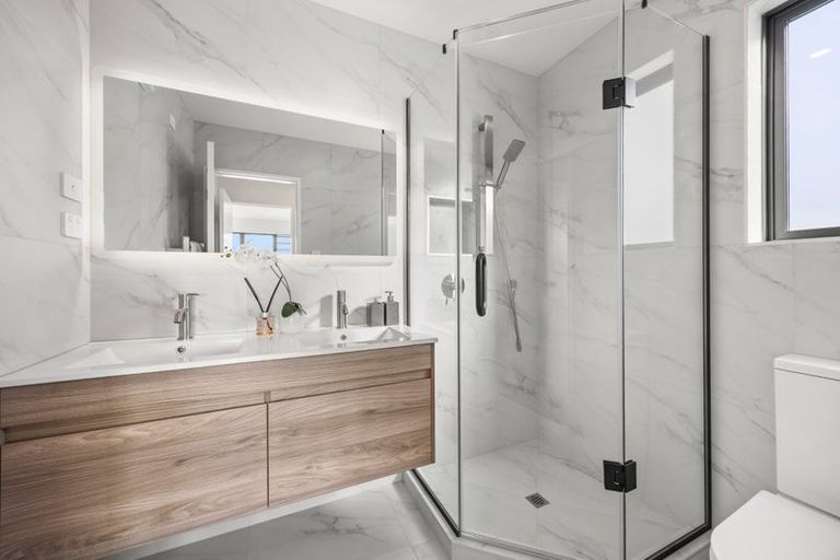 Photo of property in 10d Prince Regent Drive, Half Moon Bay, Auckland, 2012