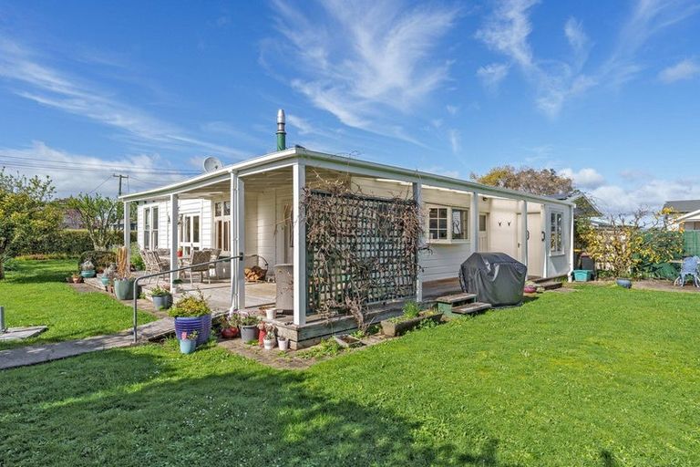Photo of property in 27 Sackville Street, Martinborough, 5711