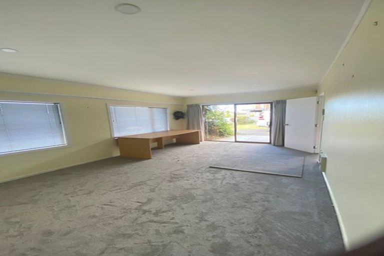 Photo of property in 11 Robin Lane, Browns Bay, Auckland, 0630