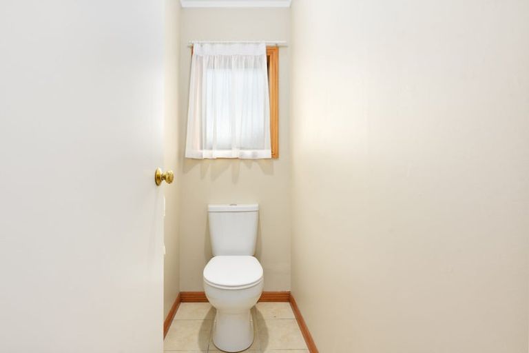 Photo of property in 2/4 Miriam Corban Heights, Henderson, Auckland, 0612