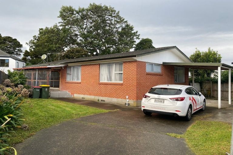 Photo of property in 165 Edgewater Drive, Pakuranga, Auckland, 2010