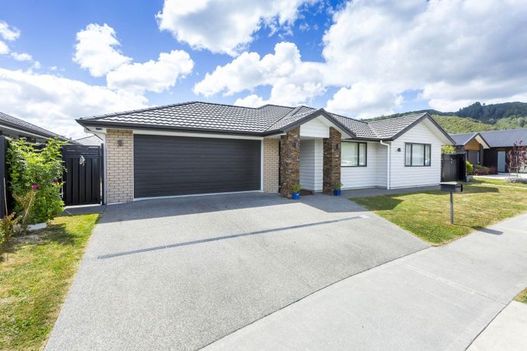 Photo of property in 16 Kerrigan Crescent, Wallaceville, Upper Hutt, 5018