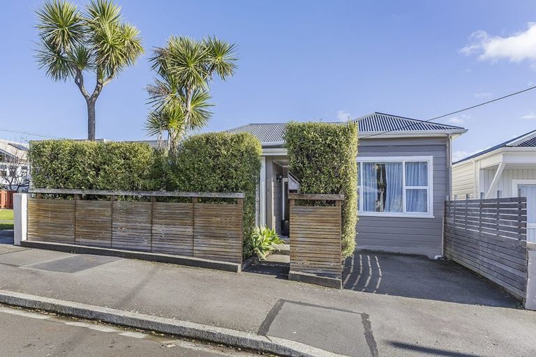 Photo of property in 8 Chatham Street, Berhampore, Wellington, 6023
