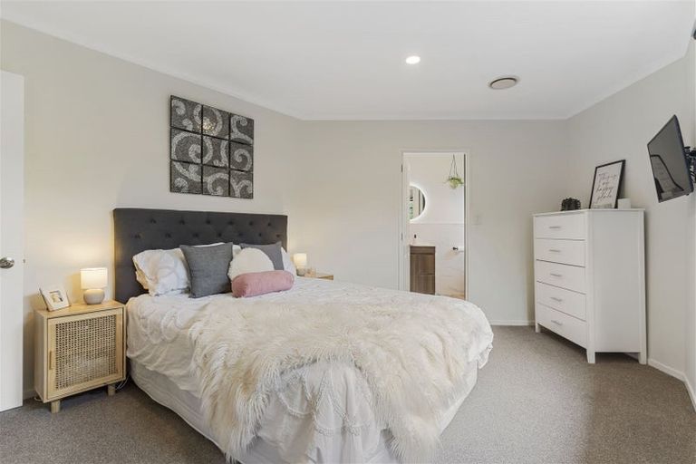 Photo of property in 10a De Thiery Place, Pakuranga Heights, Auckland, 2010