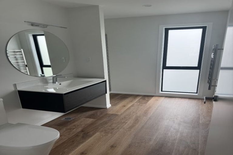 Photo of property in 7 Kumai Lane, Wallaceville, 5018