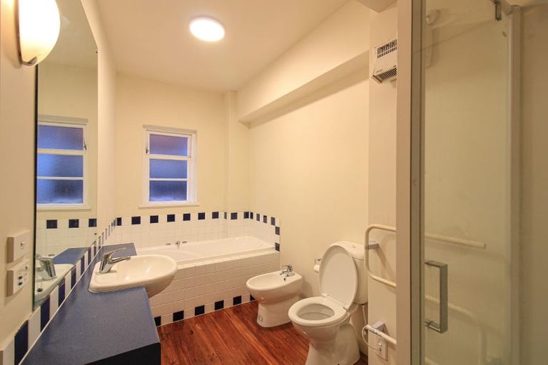 Photo of property in Olympus Flats, 1/280 Oriental Parade, Oriental Bay, Wellington, 6011