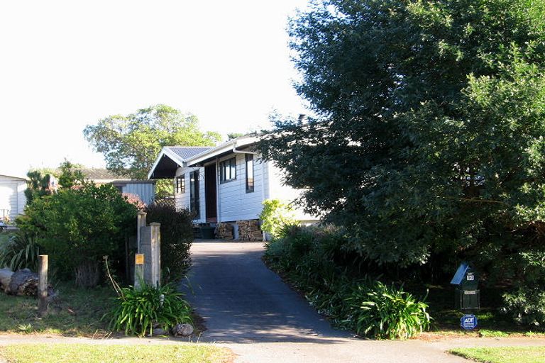 Photo of property in 10 Pine Ridge Terrace, Waikanae Beach, Waikanae, 5036