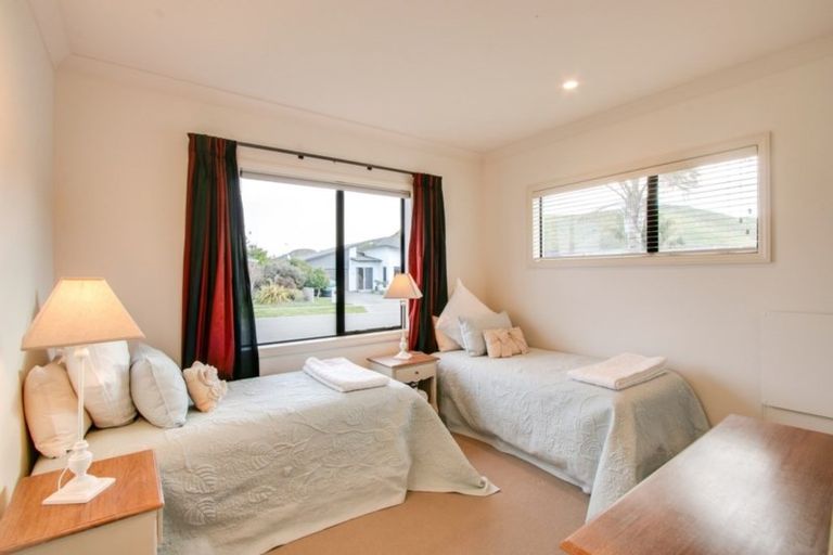 Photo of property in 74 Merlot Drive, Greenmeadows, Napier, 4112