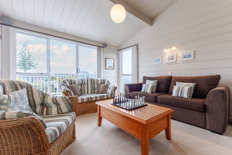 Photo of property in 115 Field Way, Waikanae Beach, Waikanae, 5036