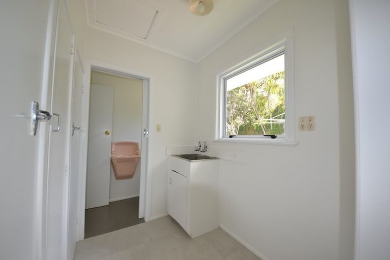 Photo of property in 27 Chivalry Road, Glenfield, Auckland, 0629