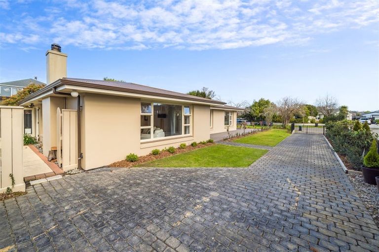 Photo of property in 6 Burrows Place, Ilam, Christchurch, 8041