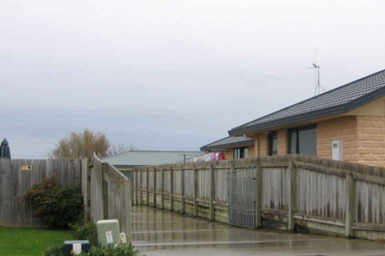 Photo of property in 5 Jordan Way, Kelvin Grove, Palmerston North, 4414