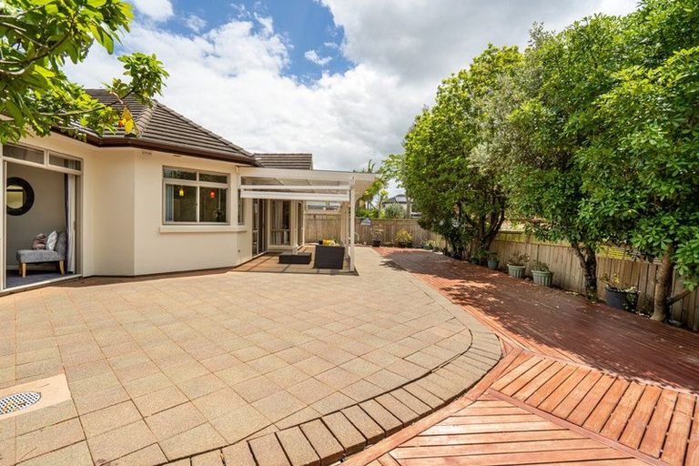 Photo of property in 11 English Oak Drive, Schnapper Rock, Auckland, 0632