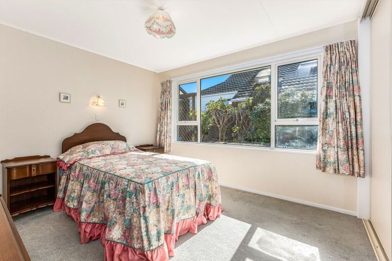 Photo of property in 22 Bushey Way, Maungaraki, Lower Hutt, 5010