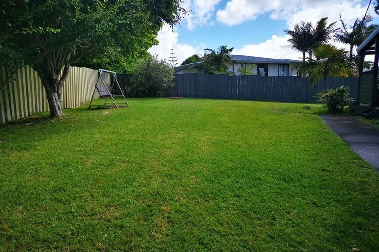Photo of property in 17 Sevilla Place, Unsworth Heights, Auckland, 0632