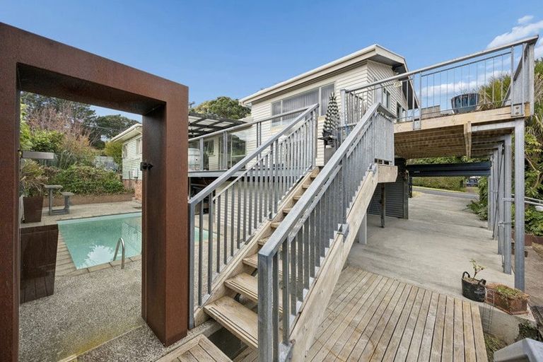 Photo of property in 3 Grendon Road, Titirangi, Auckland, 0604