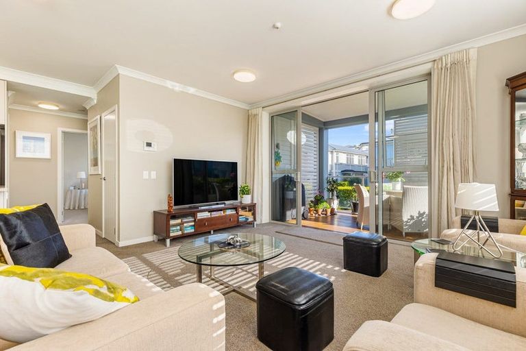 Photo of property in 86 Rewa Rewa Lane, Orewa, 0931