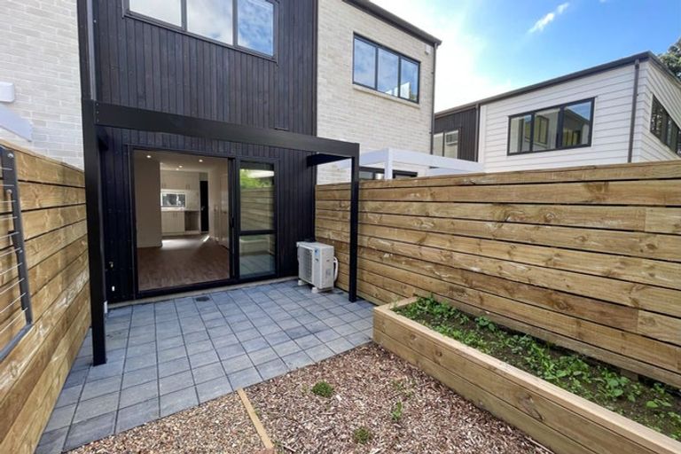 Photo of property in 4 Whanui Place, Mangere Bridge, Auckland, 2022