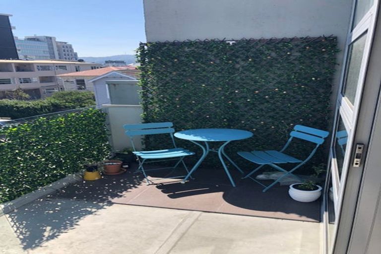 Photo of property in 5/25 Home Street, Mount Victoria, Wellington, 6011