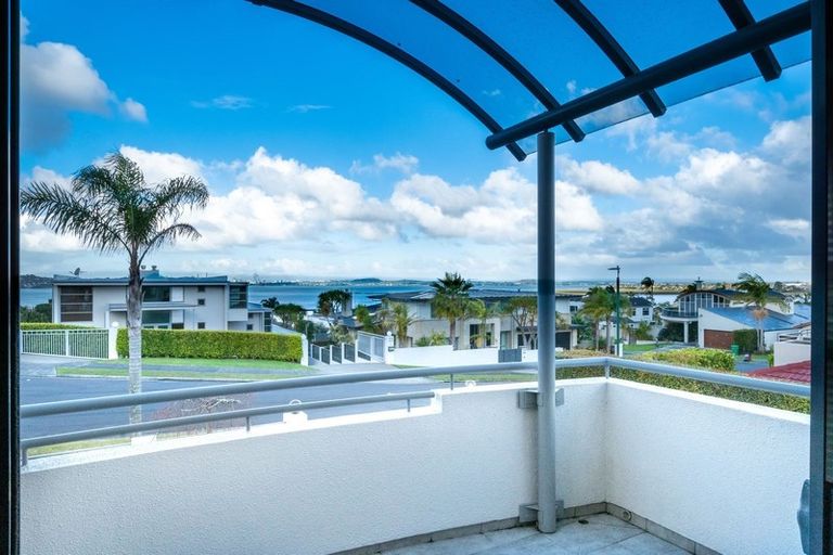 Photo of property in 6 Courtneys, West Harbour, Auckland, 0618