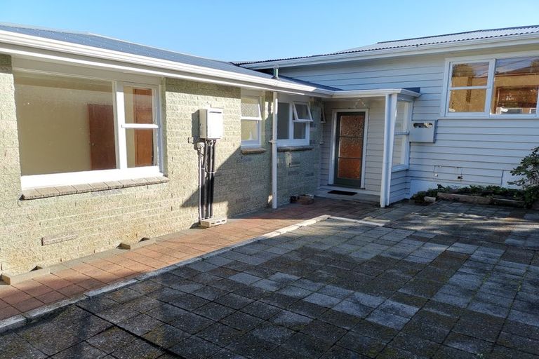 Photo of property in 5 Walnut Way, Maungaraki, Lower Hutt, 5010