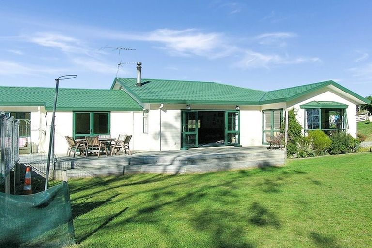 Photo of property in 21 Richmond Hill, Glenside, Wellington, 6037