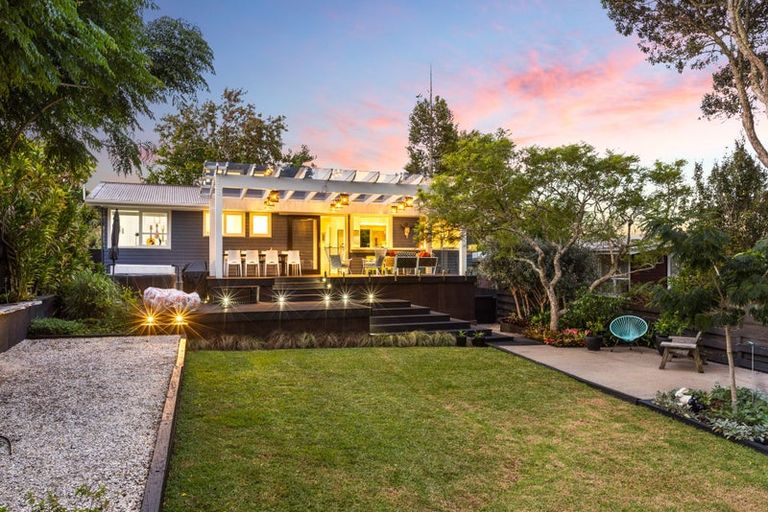 Photo of property in 51 Mcdowell Crescent, Hillcrest, Auckland, 0627